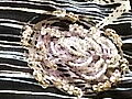 バラの模様にビーズ刺繍したブラウスの写真